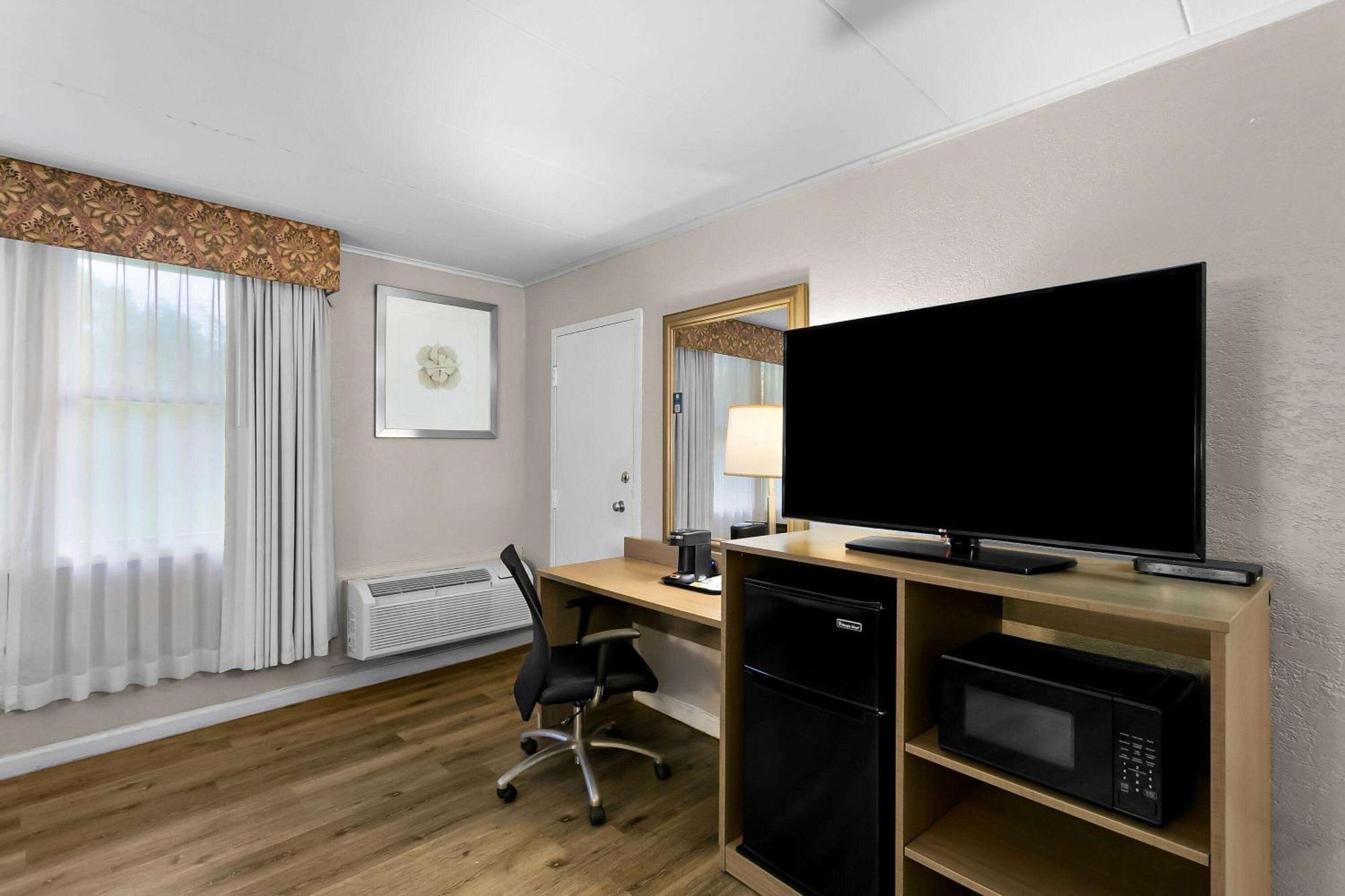 Travelodge By Wyndham Motel